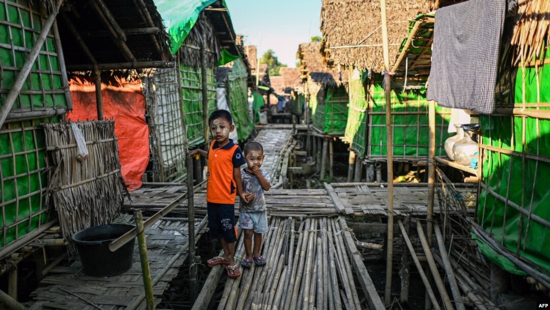 ရခိုင်ပြည်နယ် မြောက်ဦးမြို့နယ်ထဲက ပြည်တွင်းစစ်ဘေးရှောင်ဒုက္ခသည်ကလေးငယ်များ (နိုဝင်ဘာ ၁၉၊ ၂၀၂၁)
