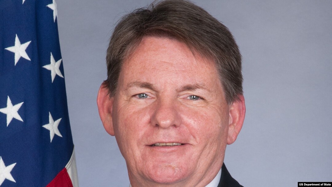 Dennis B. Hankins, diplomat de karye Prezidan Joe Biden nomen kom pwochen anbasade Etazini an Ayiti. 
