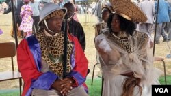 Induna uMaduna lomkakhe ngesikhathi egcotshwa eFilabusi