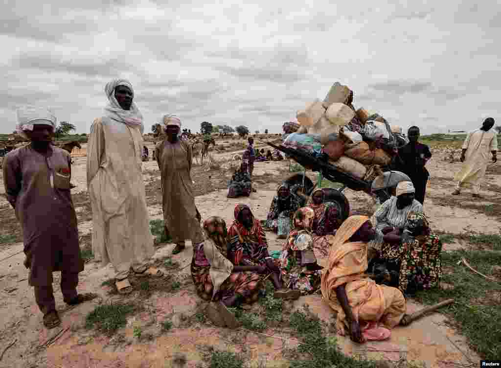 Sudanese, who fled the conflict in Murnei in Sudan's Darfur region, wait to be registered by the UNHCR upon crossing the border between Sudan and Chad in Adre, Chad.
