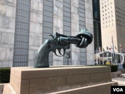 The Knotted Gun sculpture was created by Swedish sculptor Carl Fredrik Reuterswärd. The statute was created as a tribute to John Lennon.