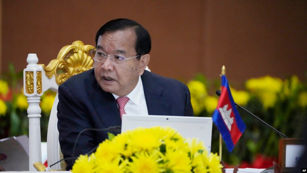 ကမ္ဘောဒီးယားဒုဝန်ကြီးချုပ်နဲ့မြန်မာဆိုင်ရာ အာဆီယံအထူးကိုယ်စားလှယ် Prak Sokhonn မြန်မာ့နိုင်ငံ လူသားချင်းစာနာမှုအကူအညီပေးရေး ဆွေးနွေးစဉ်။ (မေ ၆၊၂၀၂၂) 