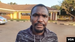 Mutori weBlessed Mhlanga (Columbus Mavhunga/VOA)