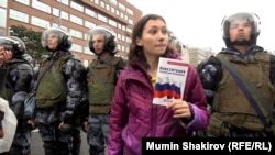 Activist Olga Misik takes part in the August 10 rally in Moscow demanding that opposition candidates be allowed to run in the upcoming Moscow Municipal elections.