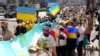 Gjatë protestave në Tokio kundër luftës në Ukrainë
