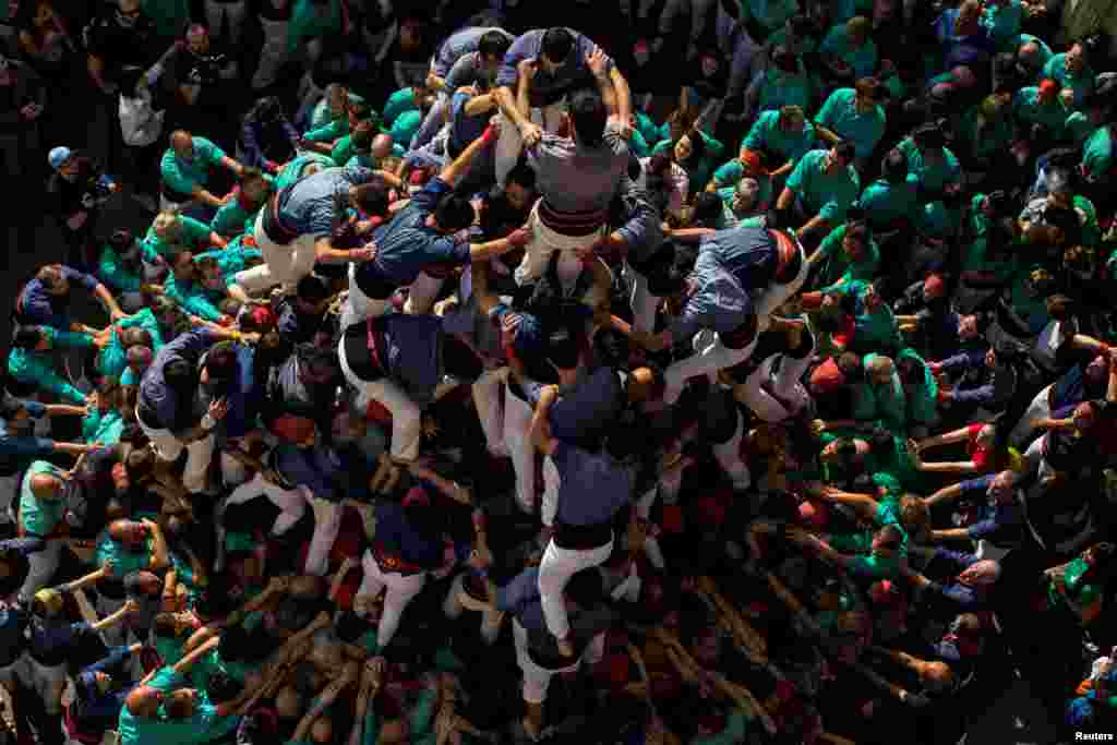 The group Colla els Capgrossos de Mataro forms a human tower called 'Castell' during the All Saints Day in Vilafranca del Penedes town, near Barcelona, Spain, Nov. 1, 2017.