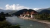 འབྲུག་གི་གྲོང་རྡལ་སྤུ་ན་ཁ་རུ་ཡོད་པའི་སྤུ་ན་ཁ་རྫོང་།