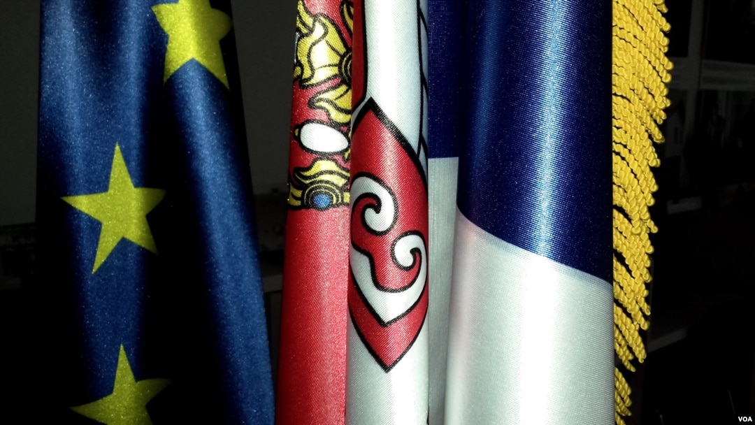 Zastave EU i Srbije