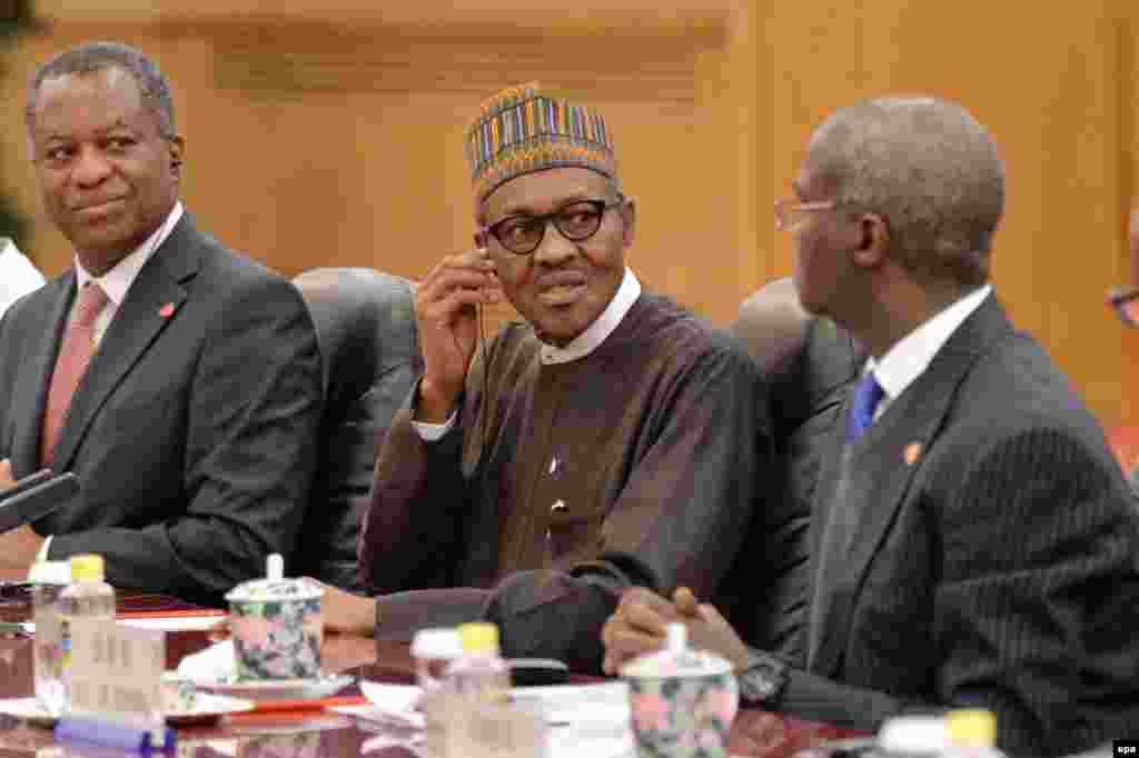 Shugaba Muhammadu Buhari na Najeriya a Babban Dakin Taron Al'umma dake birnin Beijing, talata 12 Afrilu 2016