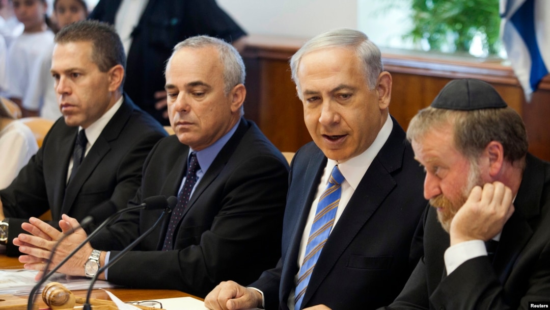 Israel's Prime Minister Benjamin Netanyahu, second from right, at weekly cabinet meeting, Jerusalem, June 1, 2014.
