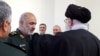 حسین سلامی فرمانده کل سپاه پاسداران انقلاب اسلامی در کنار علی خامنه‌ای
