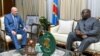 Procureur ya CPI (Cour pénale internationale) Karim Khan (G) na mokonzi ya RDC Félix Tshisekedi (D) na Cité de l’Union africaine, Kinshasa, 25 sanza ya mibale 2025. (Facebook/Présidence RDC)