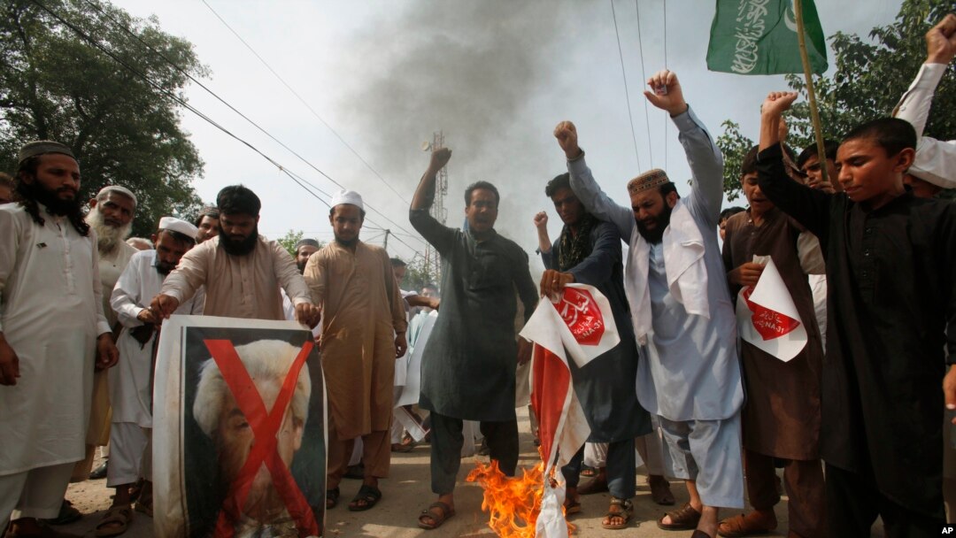 Pakistani protesters shout slogans to condemn a cartoon contest by Dutch parliamentarian, in Peshawar, Pakistan, Aug. 17, 2018.