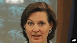 Phát ngôn viên Bộ Ngoại giao Hoa Kỳ Victoria Nuland kêu gọi giới lãnh đạo Bắc Triều Tiên thay đổi đường lối và dành nỗ lực để đưa đất nước tiến vào thế giới hiện đại của thế kỷ 21