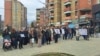 Akcija "15 minuta tišine", u organizaciji studenata Prištinskog univerziteta, održana u centru Severne Mitrovice, 26. februara 2025.