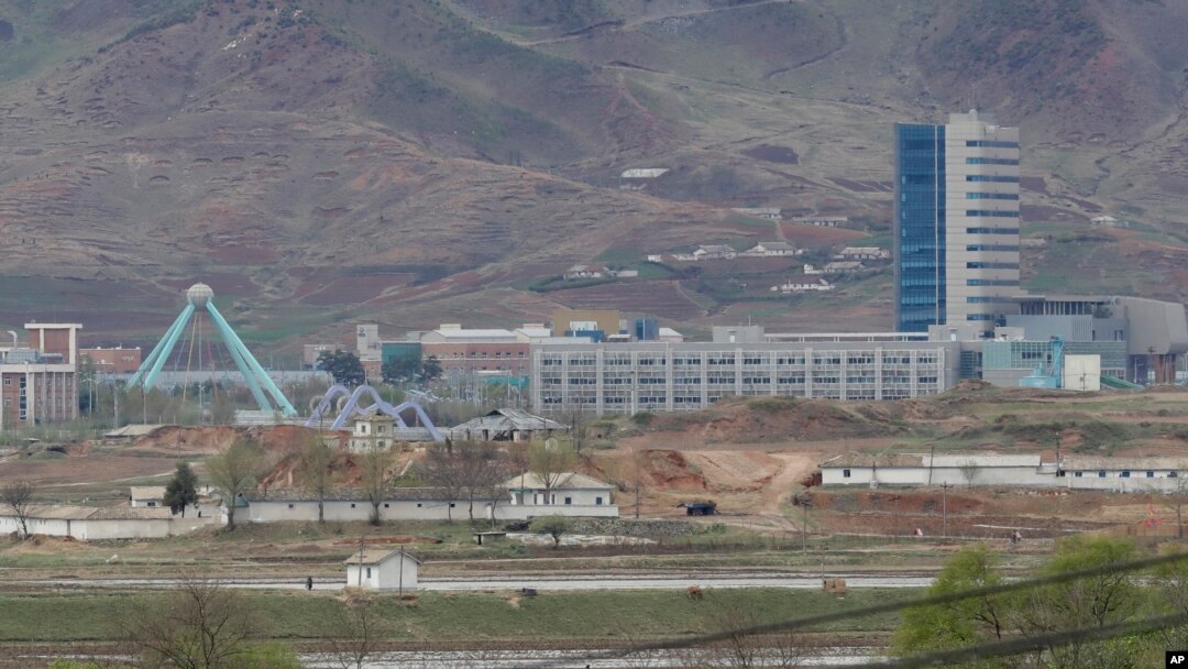 한국 최북단에 위치한 대성동 자유의 마을에서 바라본 북한 개성공단 일대