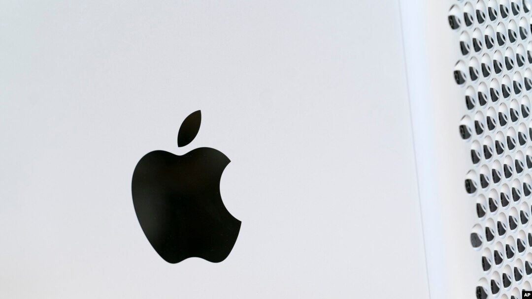 This May 21, 2021 photo shows the Apple logo displayed on a Mac Pro desktop computer in New York. (AP Photo/Mark Lennihan)