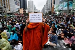 Pro-democracy protesters attend an anti-government protest, in Bangkok, Thailand October 18, 2020. REUTERS/Jorge Silva