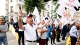 تجمع مخالفان جمهوری اسلامی در مقابل دادگاه حمید نوری. آرشیو