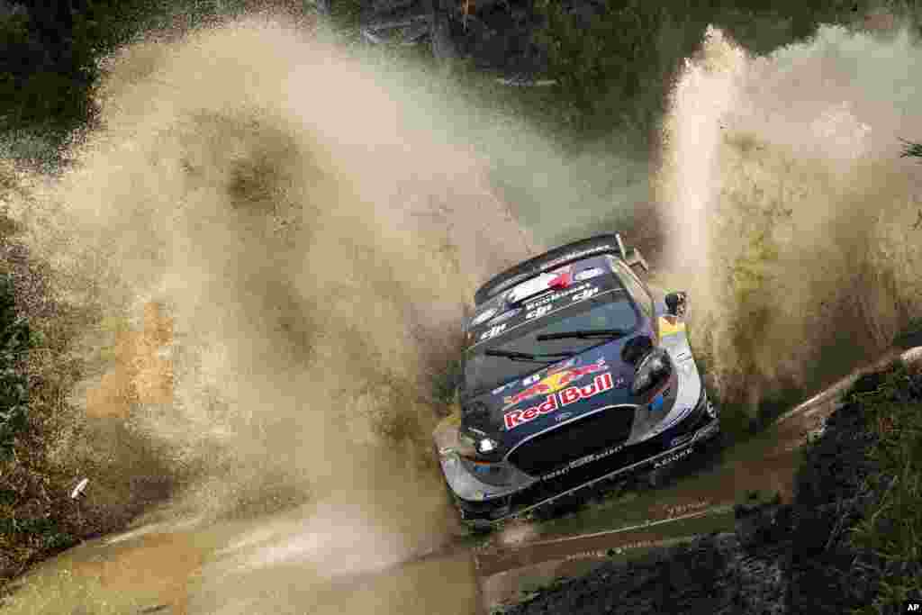Andreas Mikkelsen (NOR) won five of the six dusty speed tests on Friday to lead the final round of the World Rally Championship in Australia.