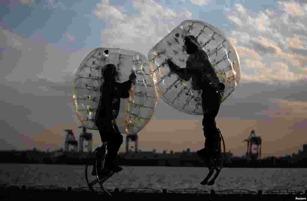 Ryoichi Ando (R), 27, a virtual-reality researcher and an inventor of "Bubble Jumper", competes with his opponent in Tokyo, Japan, April 13, 2017.