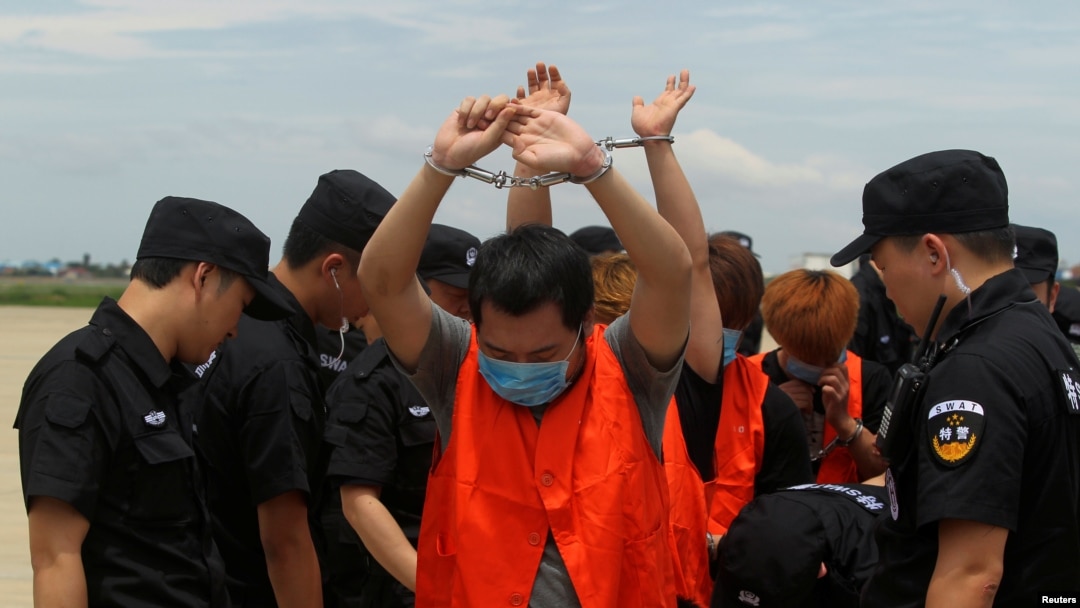 Suspected of telecom fraud are escorted by Chinese police SWAT team
