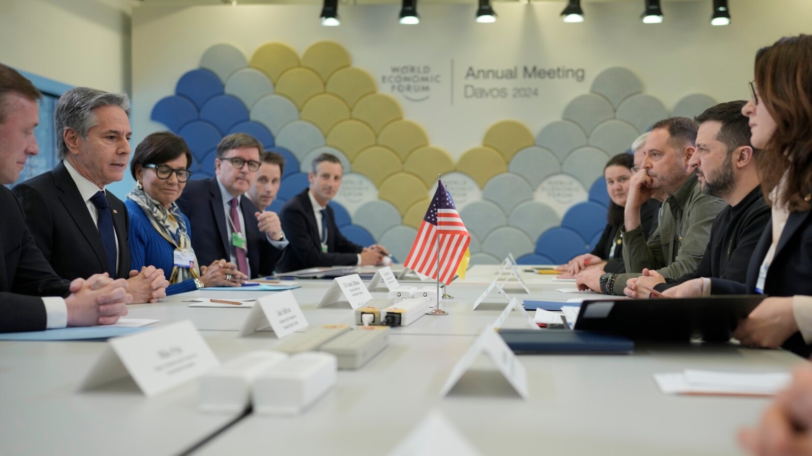 Gjatë takimit në Davos me sekretarin amerikan të Shtetit (16 janar 2024)