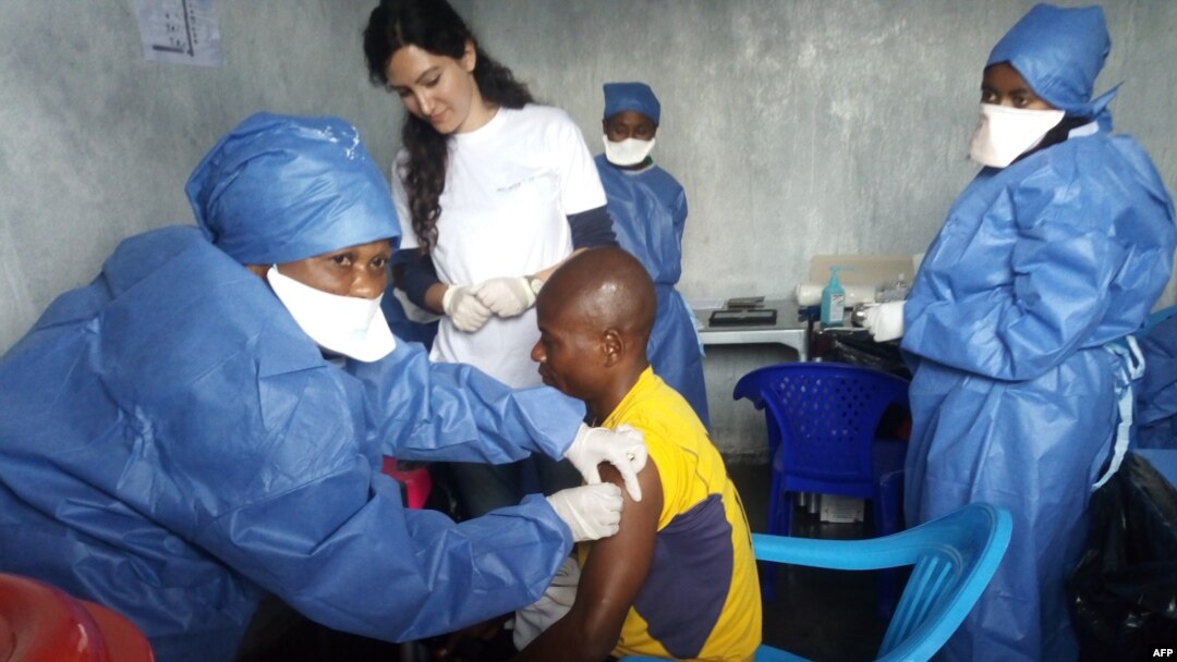 Bilili bipesami na MSF bimonisi moto moko kozwa mangwele ya bokono bwa Ebola na Goma, Nord-Kivu, 14 novembre 2019.