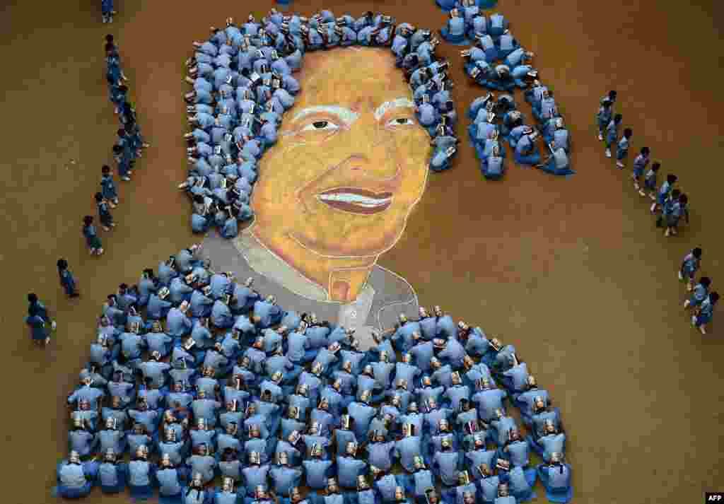 Indian school boys gather to make a portrait of the late former Indian president APJ Abdul Kalam to mark the 86th anniversary of his birth in Chennai, India.