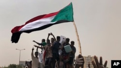 FAAYILII - Mormotoota alaabaa Sudaan qabatanii diddaa agarsiisan, Sudaan, Waxabajjii 30, 2019. 