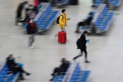 中国春节前的上海火车站不见往年春运的繁忙。（2021年1月28日）