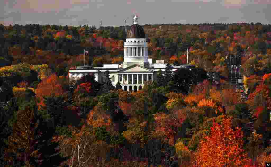 The State House is surrounded by fall foliage in Augusta, Maine, USA, Oct. 23, 2017.