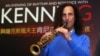 รัฐบาลจีนไม่พอใจที่ Kenny G นักแซกโซโฟนอเมริกันถ่ายรูปร่วมกับผู้ประท้วงในฮ่องกง 