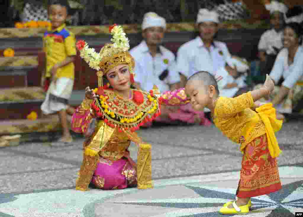 Young Balinese dancers perform during an agung ceremony, held every six months in honor of their ancestors and deities, at Pererepan Sari Pedungan in Denpasar, Indonesia's Bali island, Feb. 9, 2019.