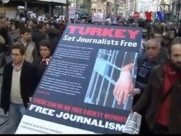 'Türkiye Eleştirilere Açık Olmalı'