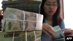 Tiền đồng giảm giá