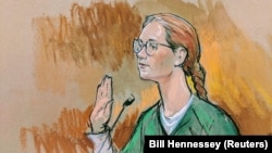 U.S. - Accused Russian agent Maria Butina pleads guilty to a single conspiracy charge in a deal with prosecutors and admitted to working with a top Russian official to infiltrate a powerful gun rights group and influence U.S. policy toward Moscow, in this Reuters courtroom sketch