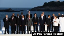 FRANCE -- World leaders pose for a a photograph during the G7 summit in Biarritz on August 25, 2019.
