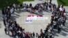 Srpska dijaspora u Los Anđelesu na skupu podrške studentima u Srbiji (Foto: Peđa Kaluđerović)