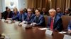 Prezidan Etazini Donald Trump prezide premye rankont kabine li ak patisipasyon Elon Musk nan Lamezonblanch, Washington, 26 Fevriye, 2025. 