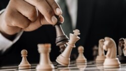 فدراسیون ملی شطرنج افغانستان در سال ۱۹۸۴ ایجاد شده و در سال ۱۹۸۸ عضویت فدراسیون بین‌المللی شطرنج را کسب کرد.