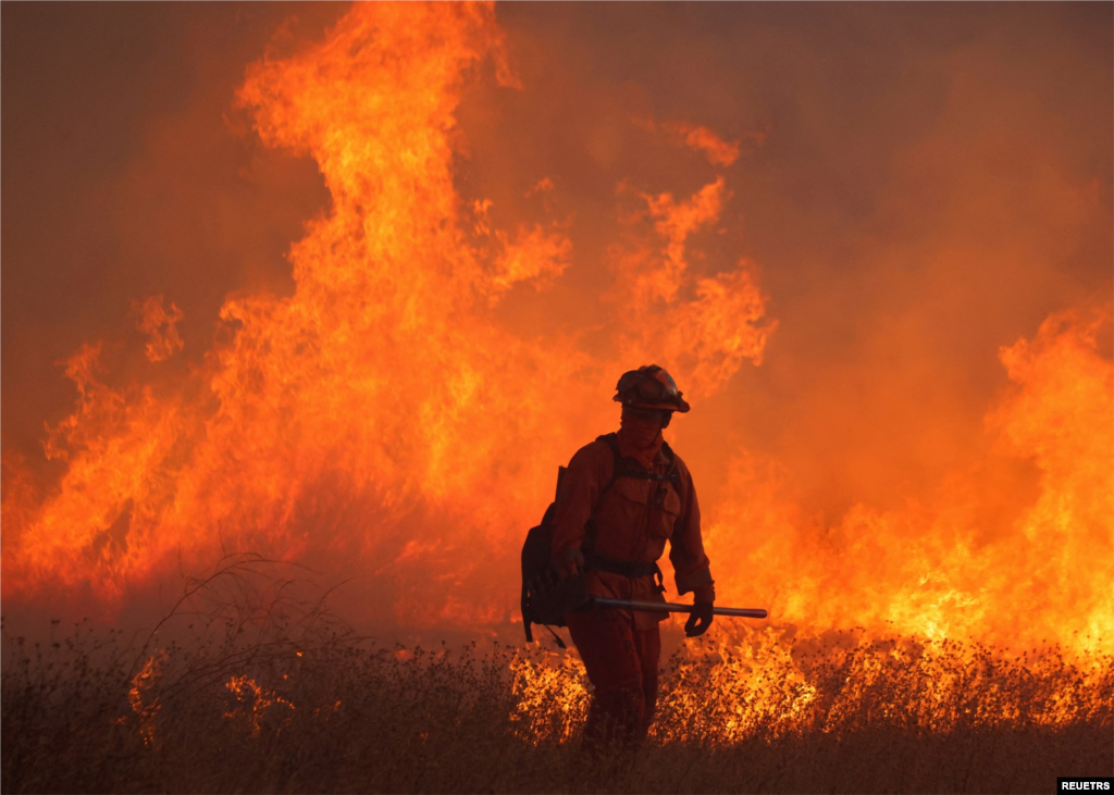wildfire near Los Angeles / آتشسوزی در نزدیکی لسآنجلس