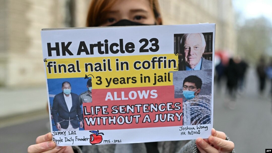 2024 年 3 月 23 日，在英國外交部外舉行的示威，抗議香港實施基本法第23條有關“國家安全”的法律。（資料照片）