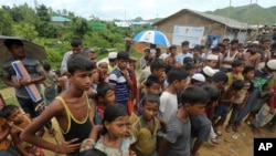 ဘင်္ဂလားဒေ့ရှ်နိုင်ငံ ကော့ဇ်ဘဇားရှိ ဒုက္ခသည်စခန်းတခု အတွင်းမှ ရိုဟင်ဂျာဒုက္ခသည်များ။ (သြဂုတ် ၂၂၊ ၂၀၁၉)