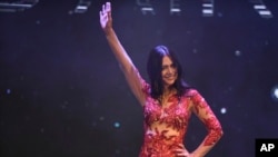La concursante Alejandra Rodríguez, de 60 años, compite en el certamen Miss Universo Argentina en Buenos Aires, Argentina, el 25 de mayo de 2024.