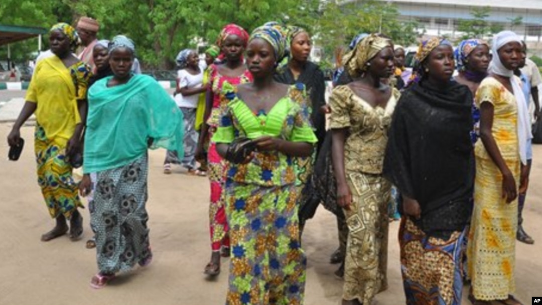 Wasu daga cikin 'yan matan Chibok da suka tsere daga hanun 'yan boko haram da suka yi garkuwa da su 