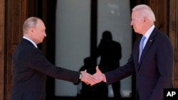 Rais wa Marekani Joe Biden alipokutana na Rais wa Russia Vladimir Putin mwaka 2021 huko Geneva, Uswiss.